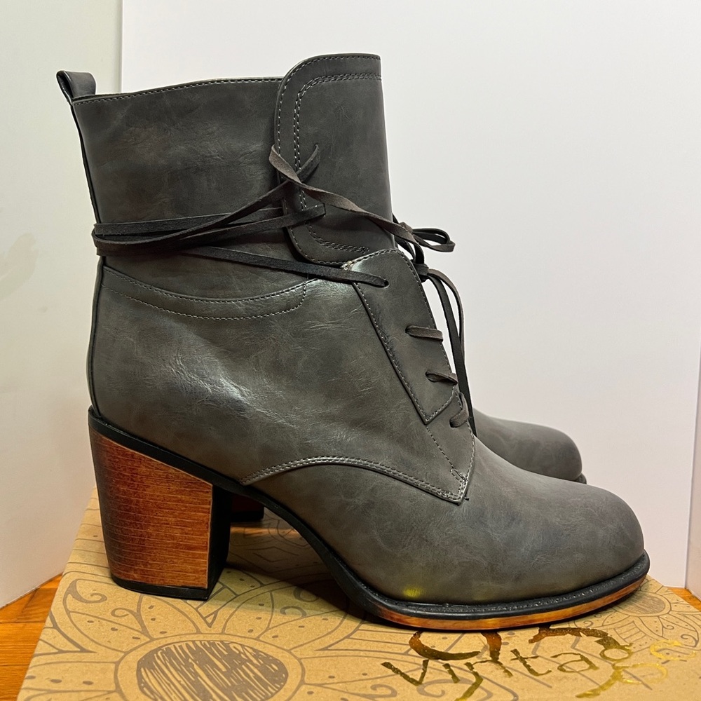 Elegant Gray Lace-Up Boots Size 13M from Vintage 93